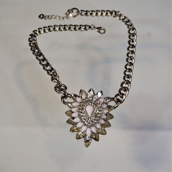 Jeweled Floral Statement Necklace Sparkling Pendant Silvertone Chain - Picture 6 of 7
